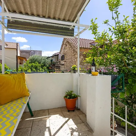 Iskra 2 Apartman *