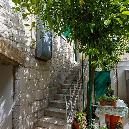 Iskra 2 Apartment Split